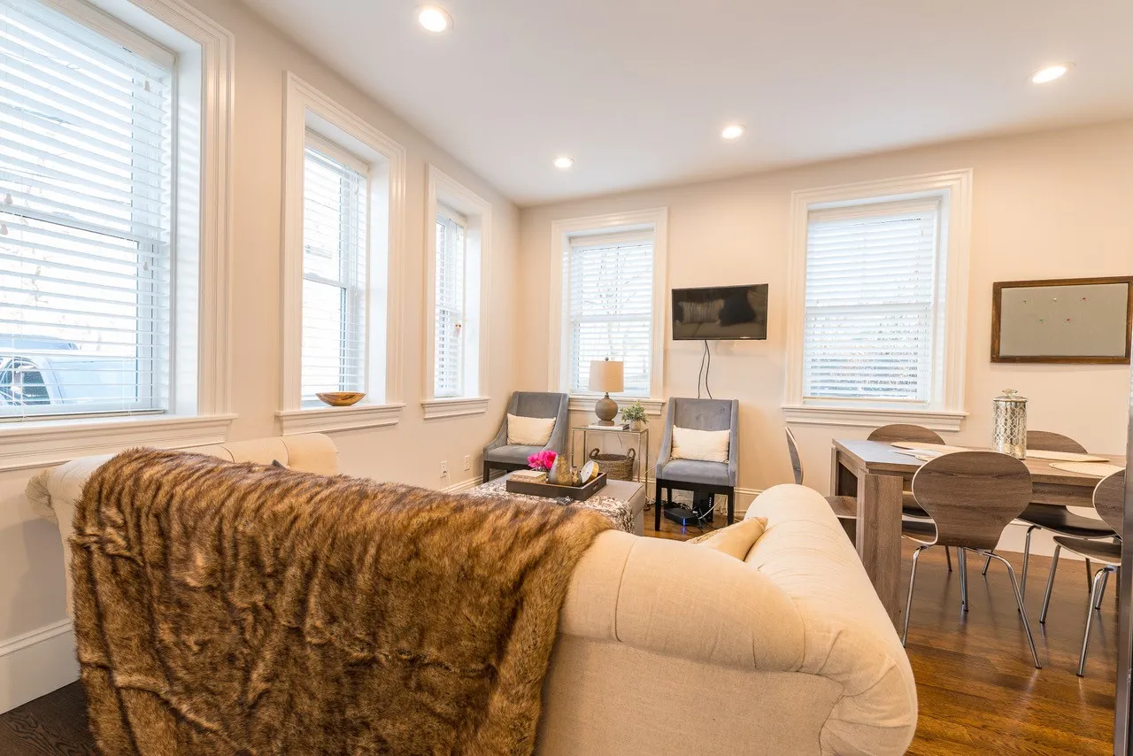 2044 Beacon Street Extension, Auburndale