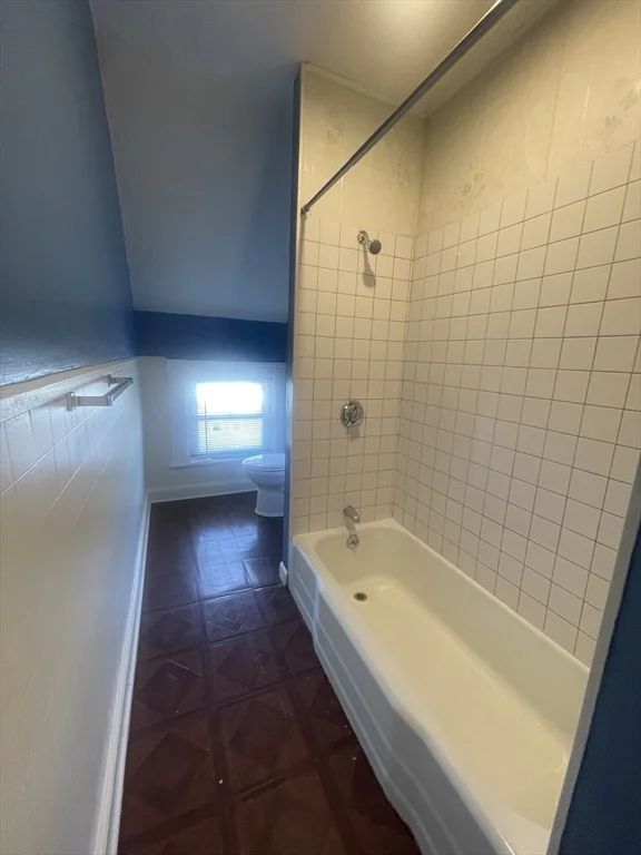 709 Maple St, Fall River