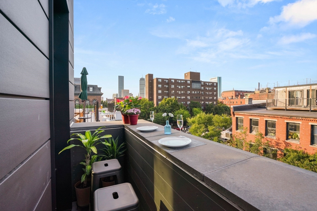 7 E Springfield, South End