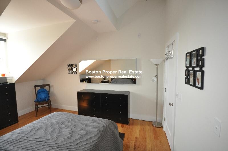 658 Massachusetts Ave, South End