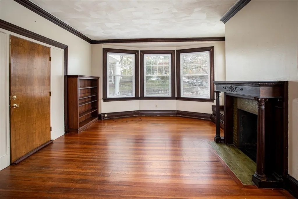 130 Underwood St, Fall River