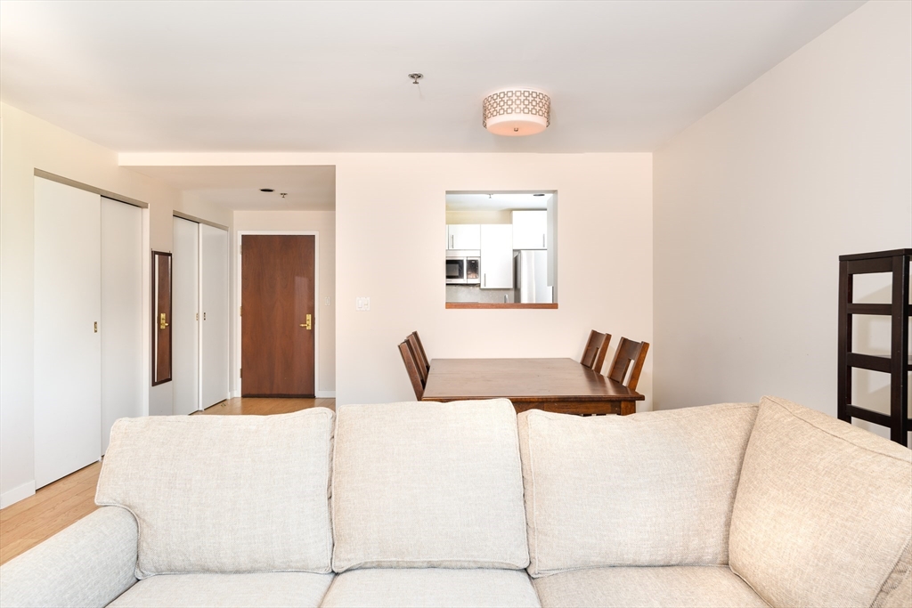 950 Massachusetts Ave, Riverside