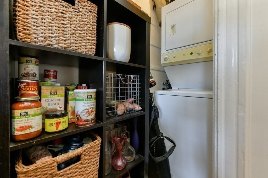 240 W 5th St, South Boston