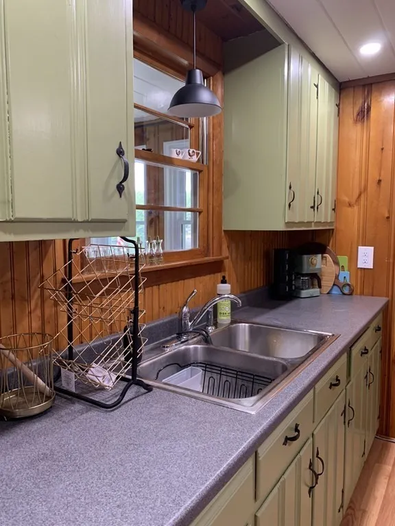 3 Pine Tree Dr, Holland