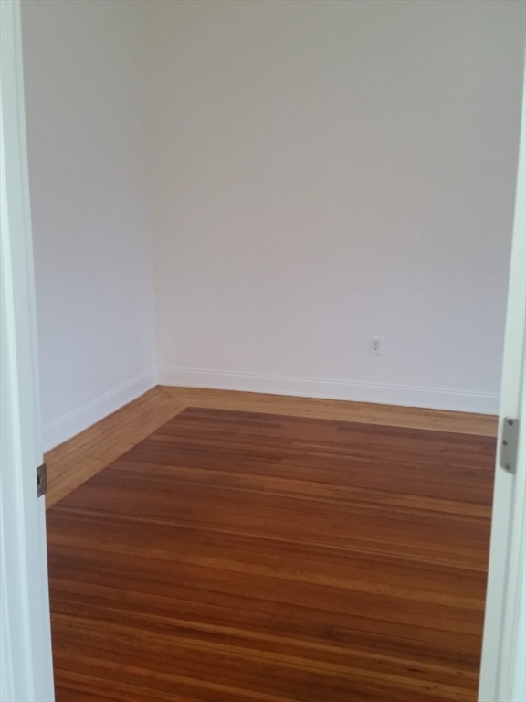 522 Saratoga St, Boston