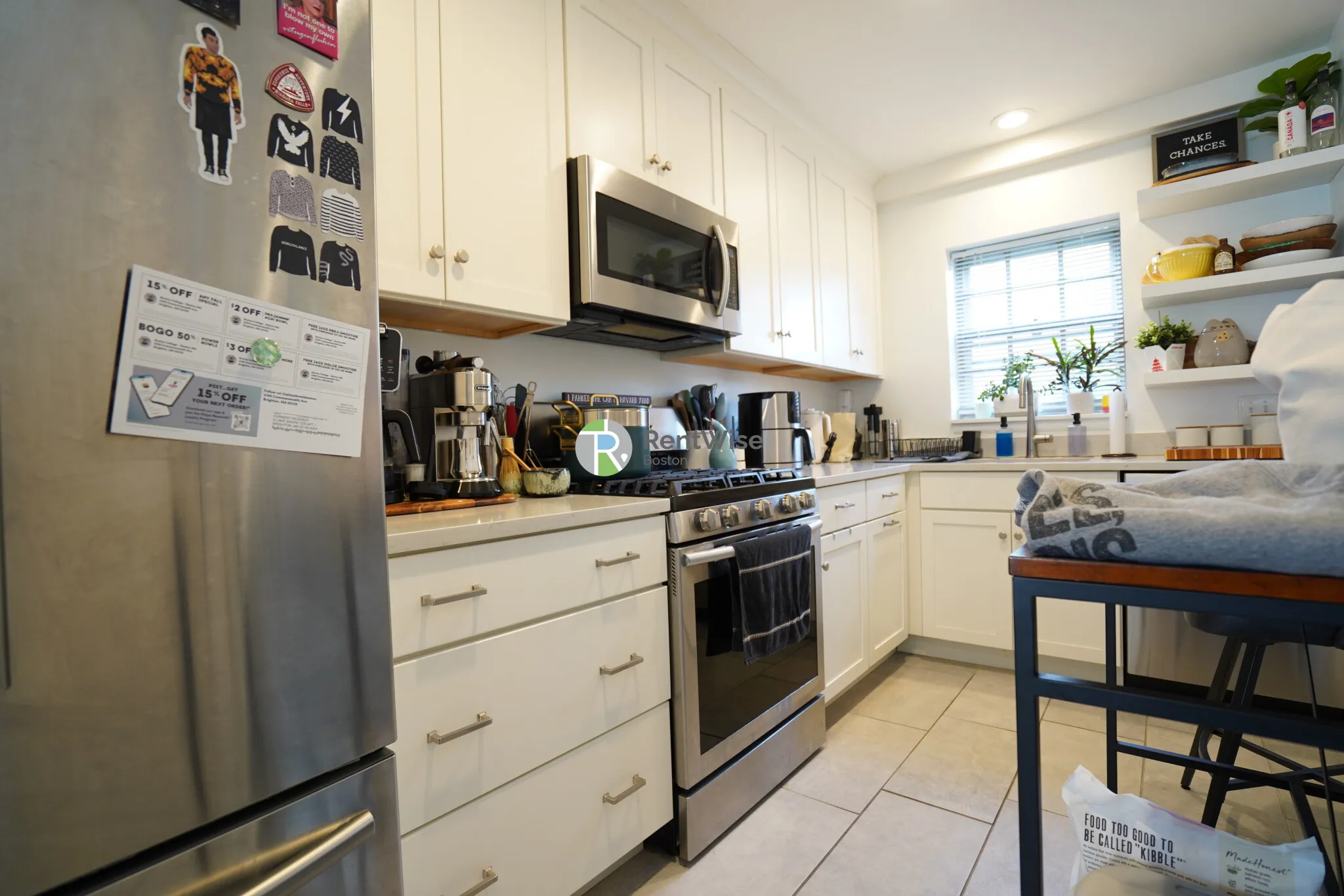 9 Lake Shore Ter, Oak Square