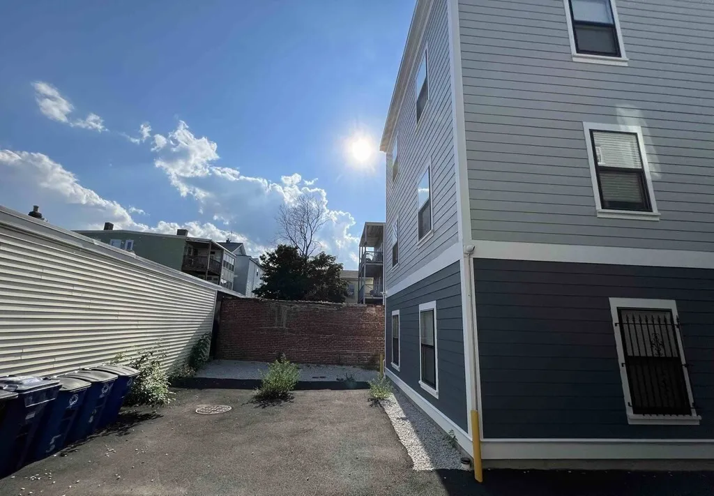 65 Burrell St, Boston