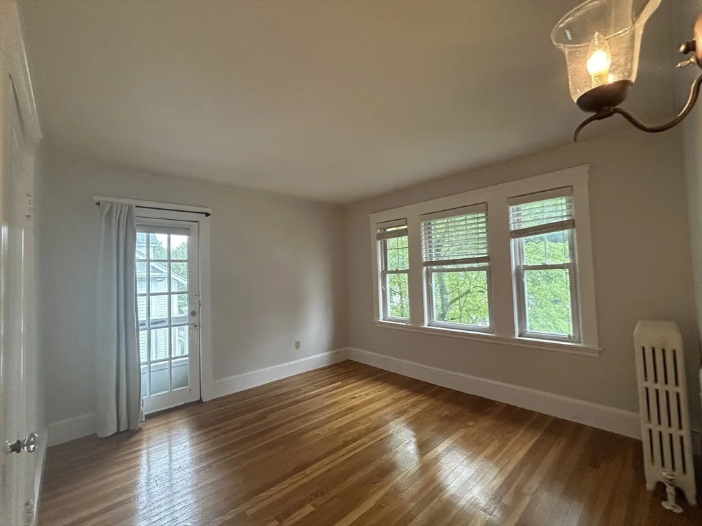 4 Harvard Rd, Belmont