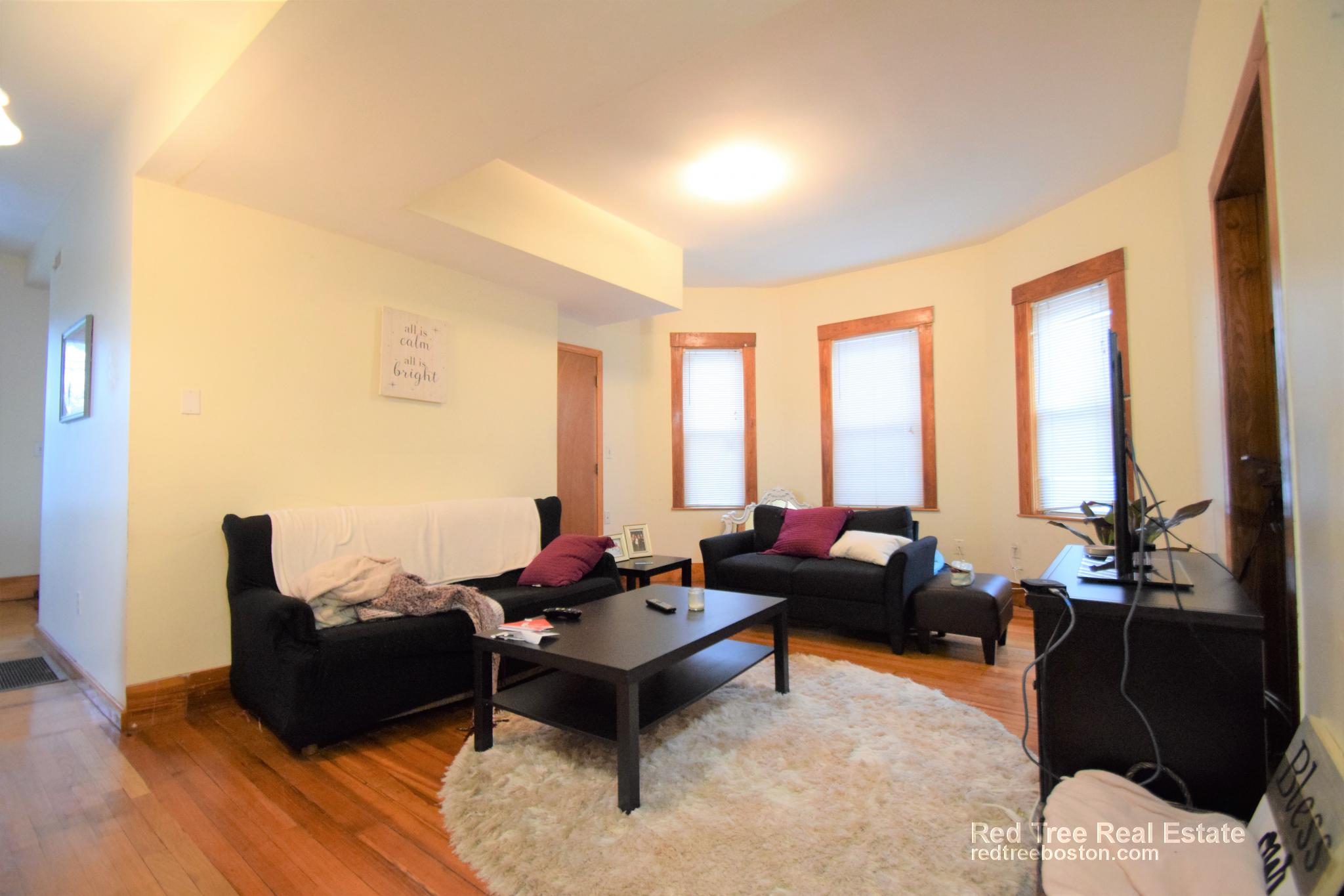 346 Faneuil St, Oak Square