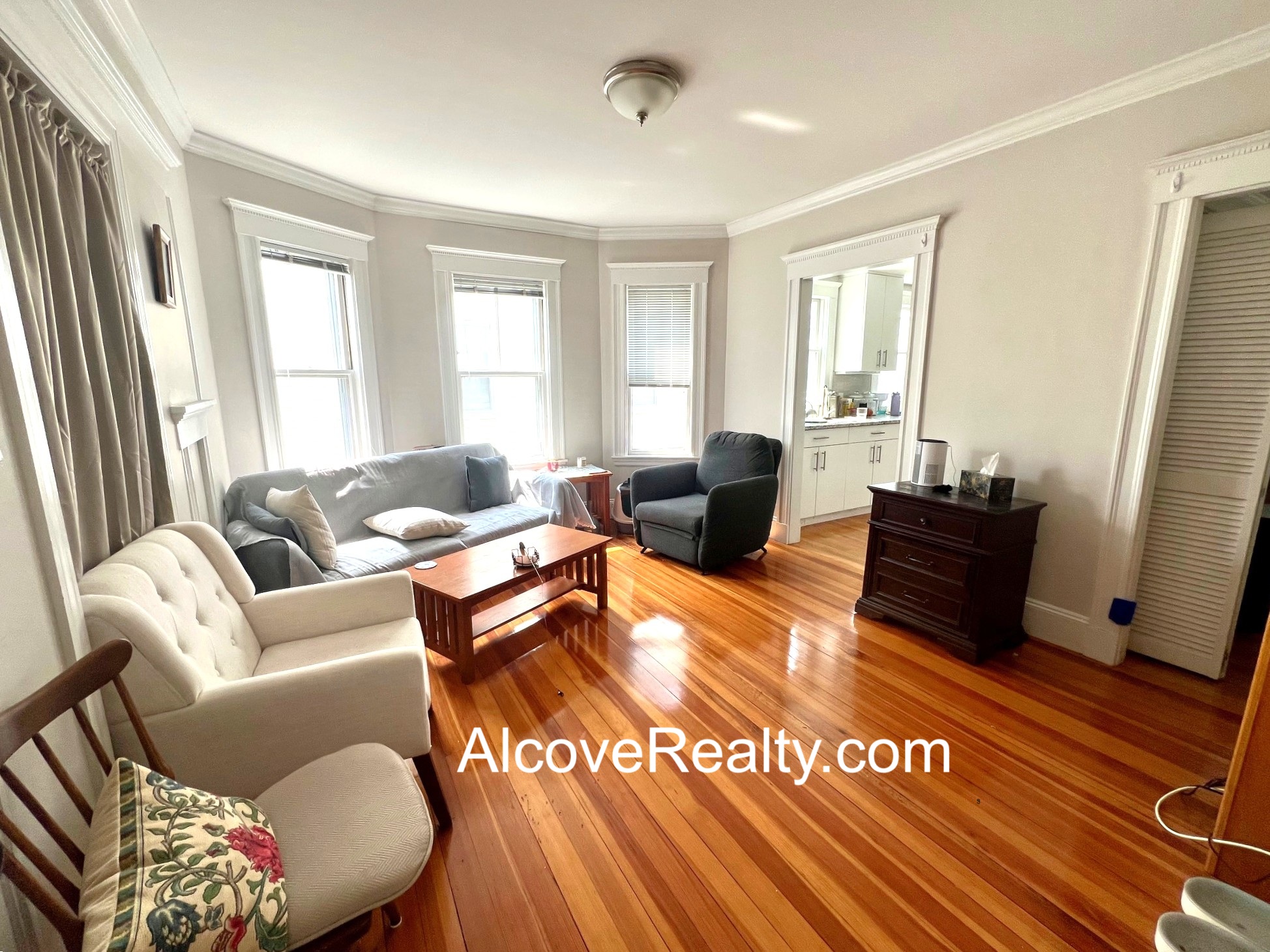 34 Leonard St, Tufts