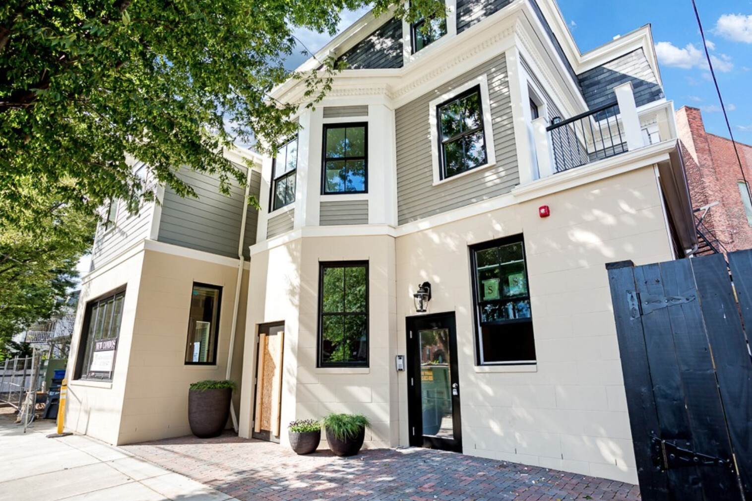 261 Washington St, Ward Two