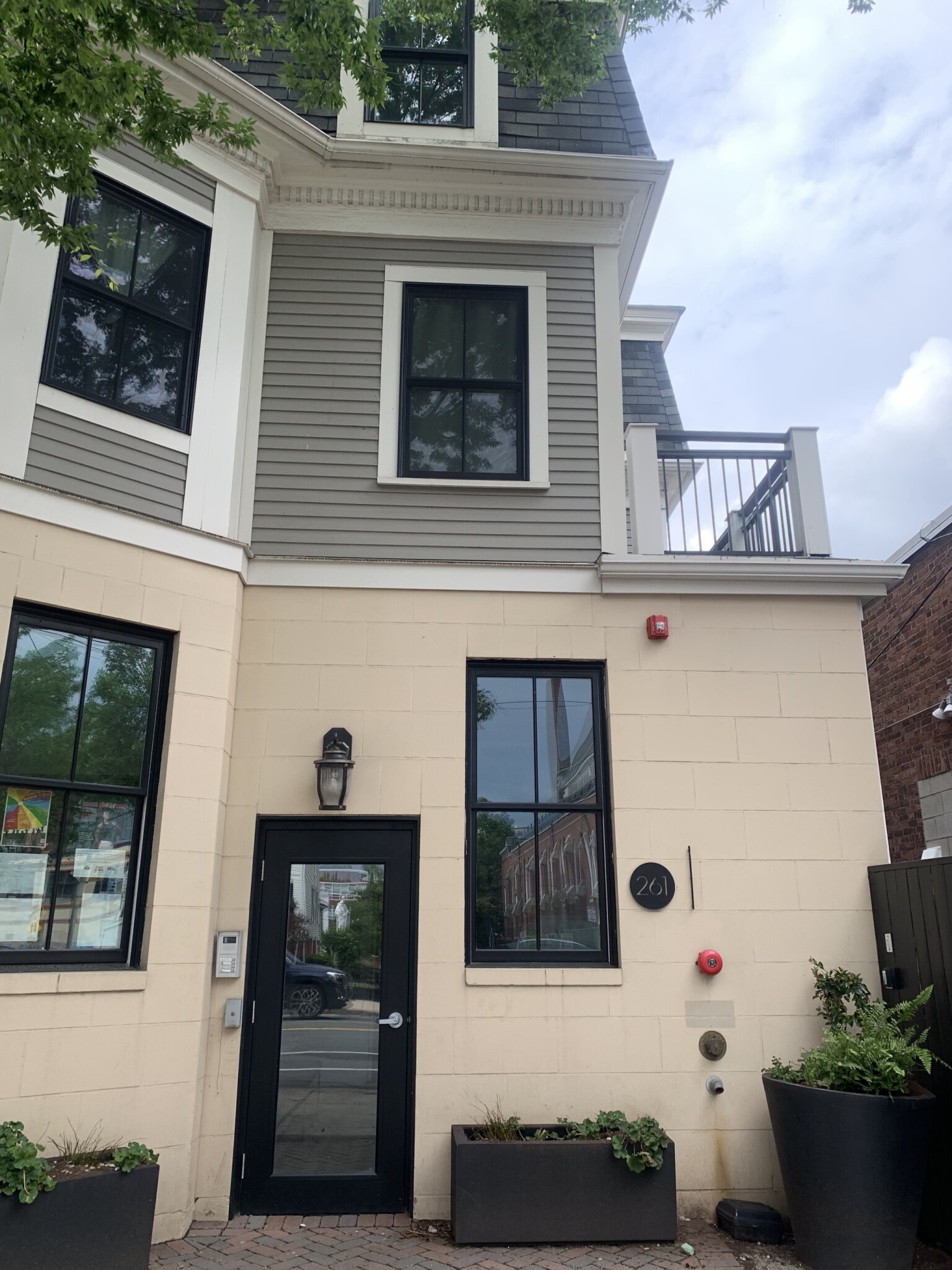 261 Washington St, Ward Two