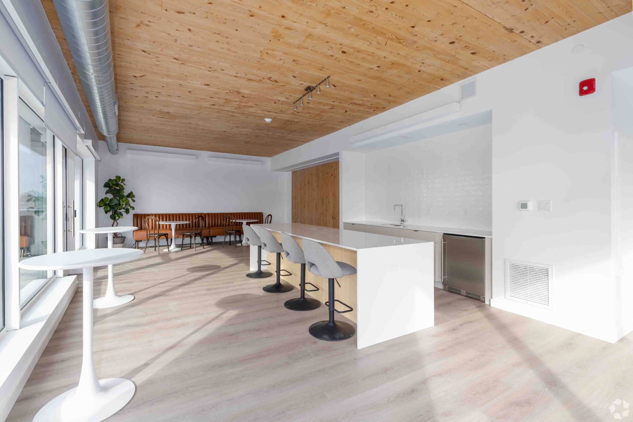 154 Broadway, East Somerville