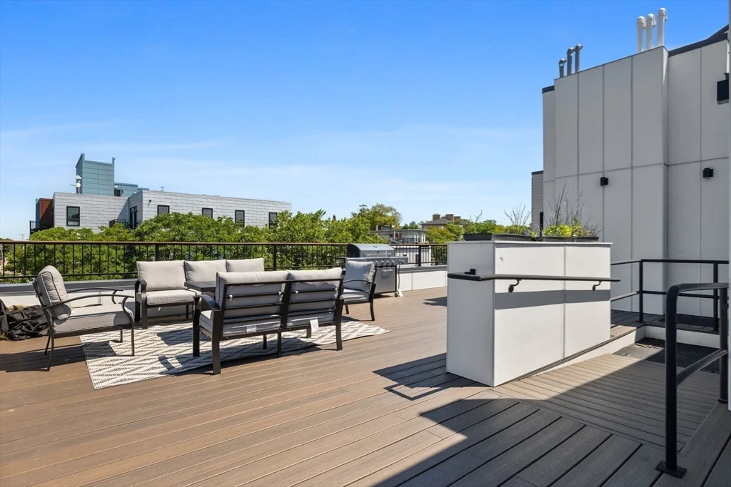 277 Border St, Central Square