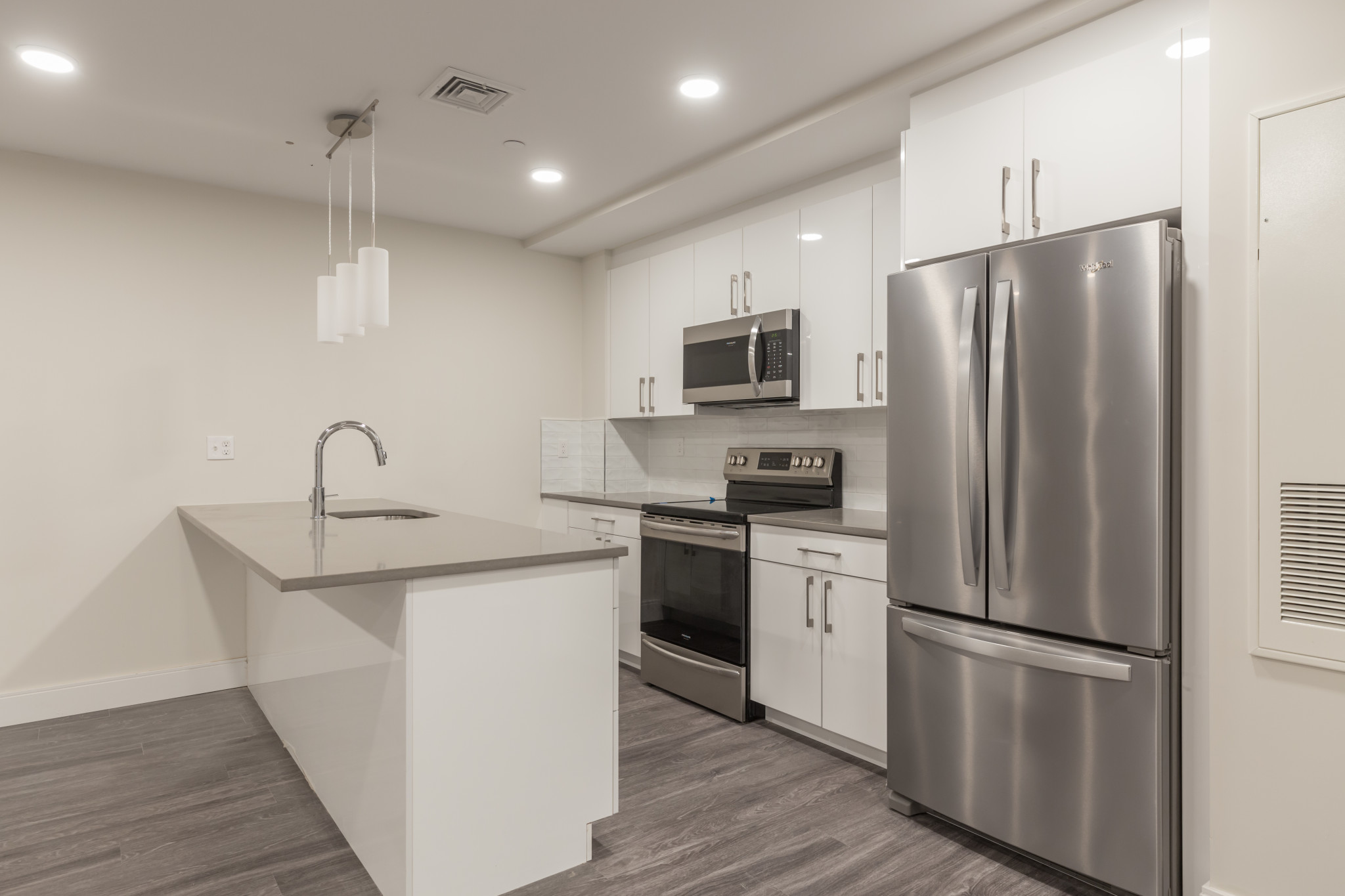 5 bed, 3 bath apartment for rent at 1065 Tremont St Unit 4, South End — photo 2 of 7
