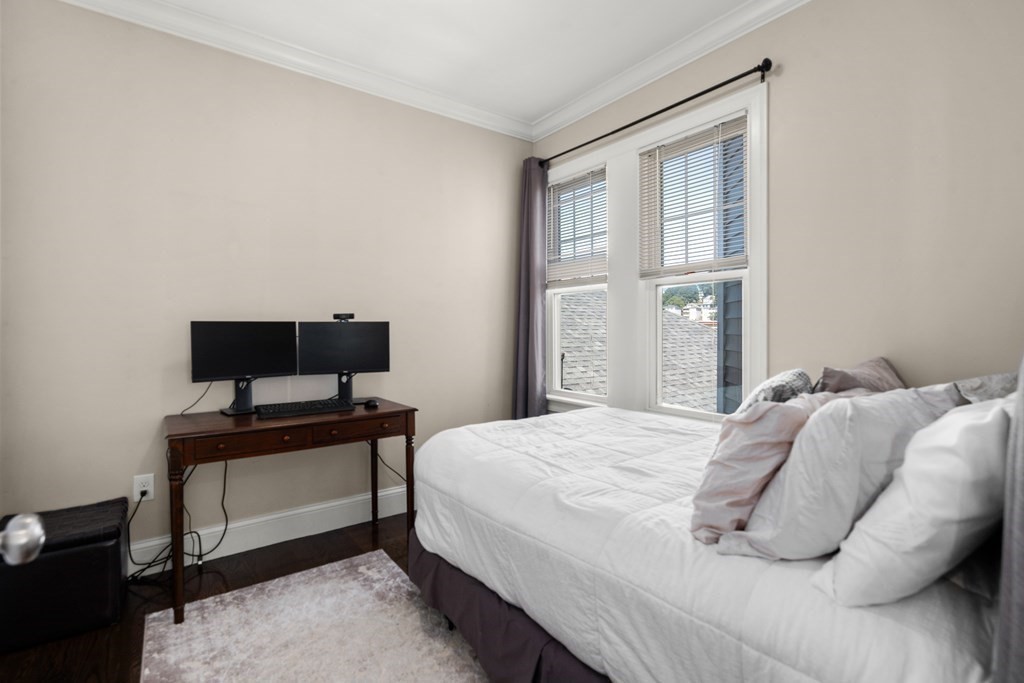 1048 Saratoga St, Boston