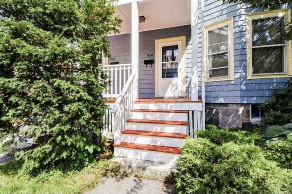 926 Walnut St, Newton Highlands