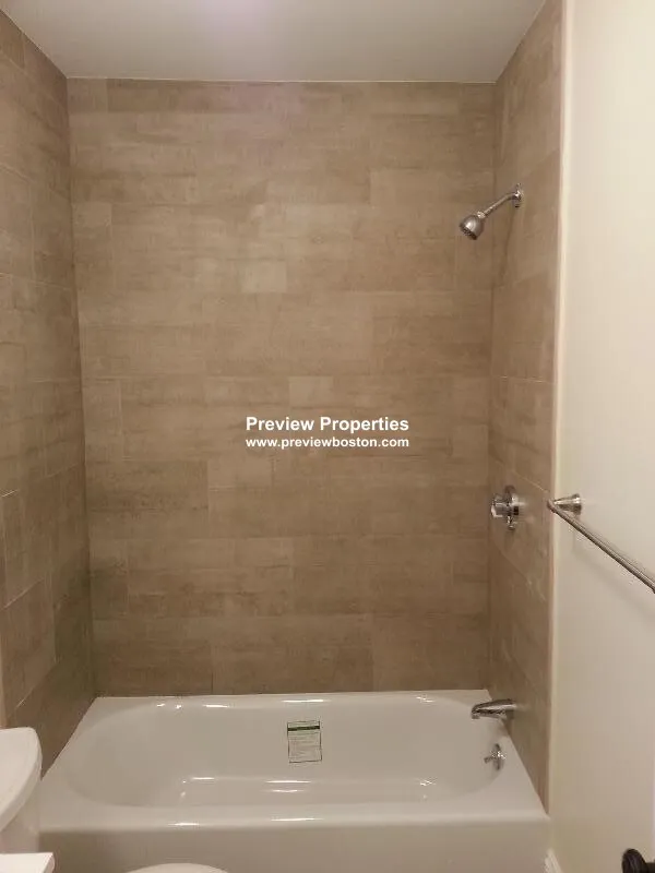 84 Linden St, Allston