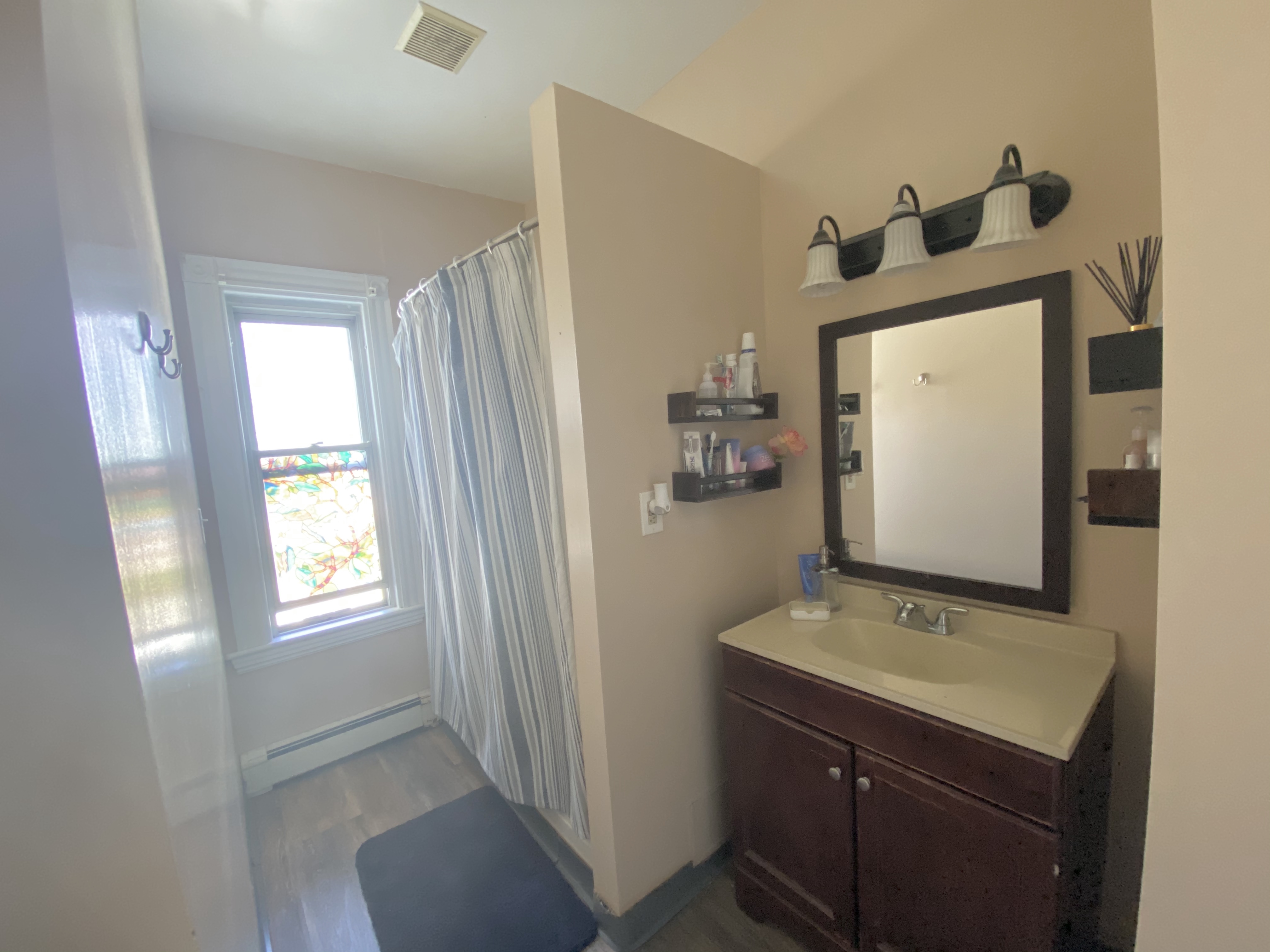 7 bed, 3 bath apartment for rent at 608 Cambridge St Unit 1, Allston — photo 2 of 9