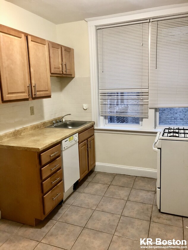 1 bed, 1 bath apartment for rent at 11 Barrows St Unit 1, Allston — photo 4 of 4