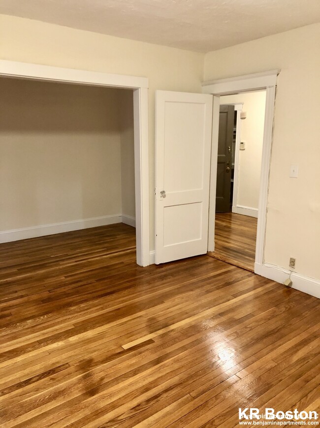 1 bed, 1 bath apartment for rent at 11 Barrows St Unit 1, Allston — photo 3 of 4