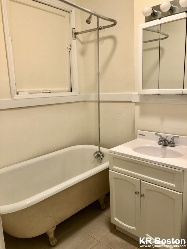 1 bed, 1 bath apartment for rent at 11 Barrows St Unit 1, Allston — photo 2 of 4