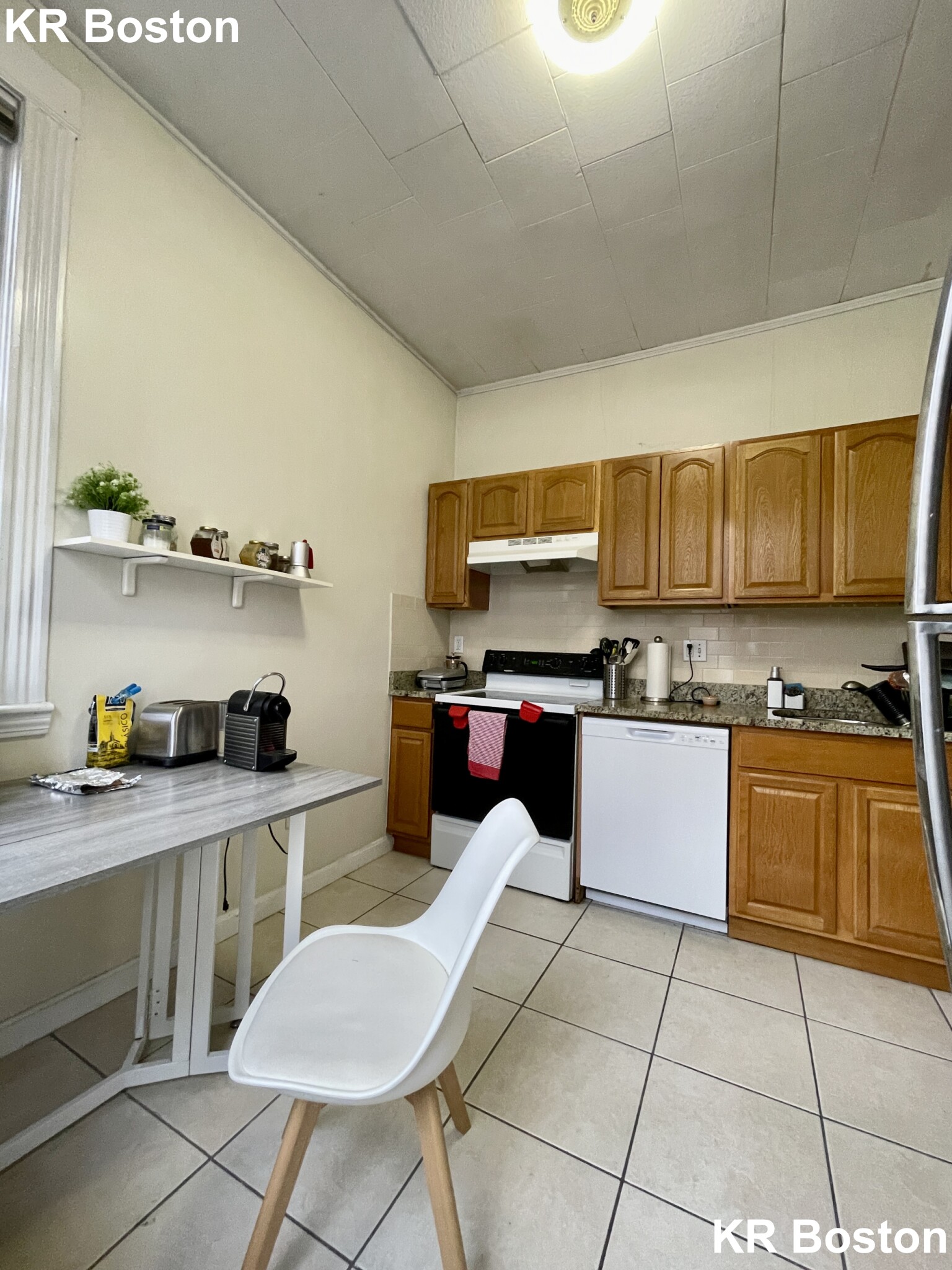 3 bed, 2 bath apartment for rent at 17 Euston St Unit 2, Longwood — photo 1 of 5