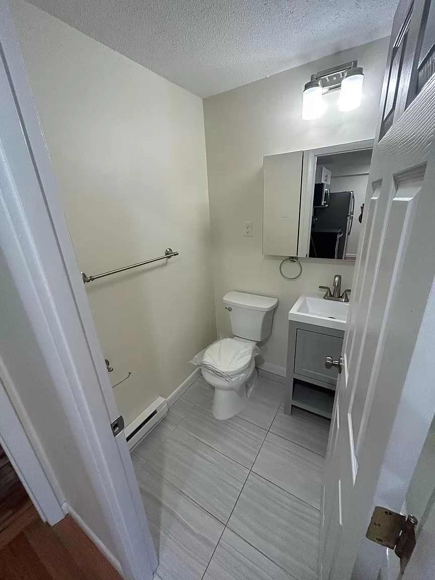 2 bed, 1 bath apartment for rent at 520 Main St Unit 3, Banks Square — photo 10 of 17
