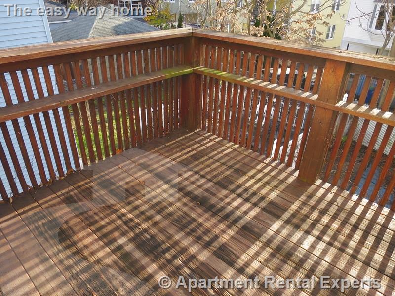 38 Sterling St, Tufts