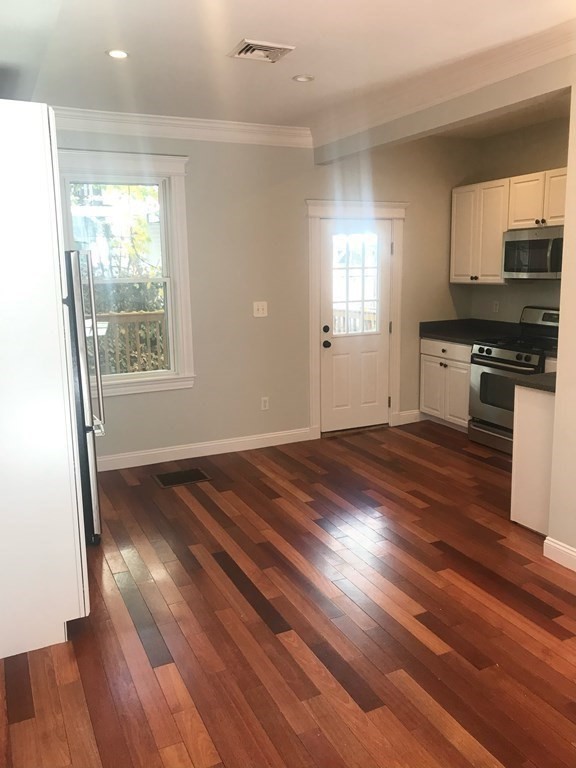 4 Colebrook St, South Boston