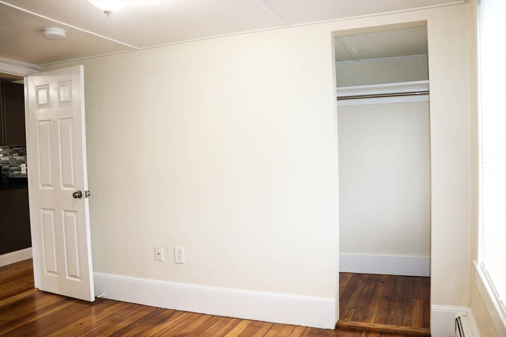 9 Forest Ave Ct, Plymouth