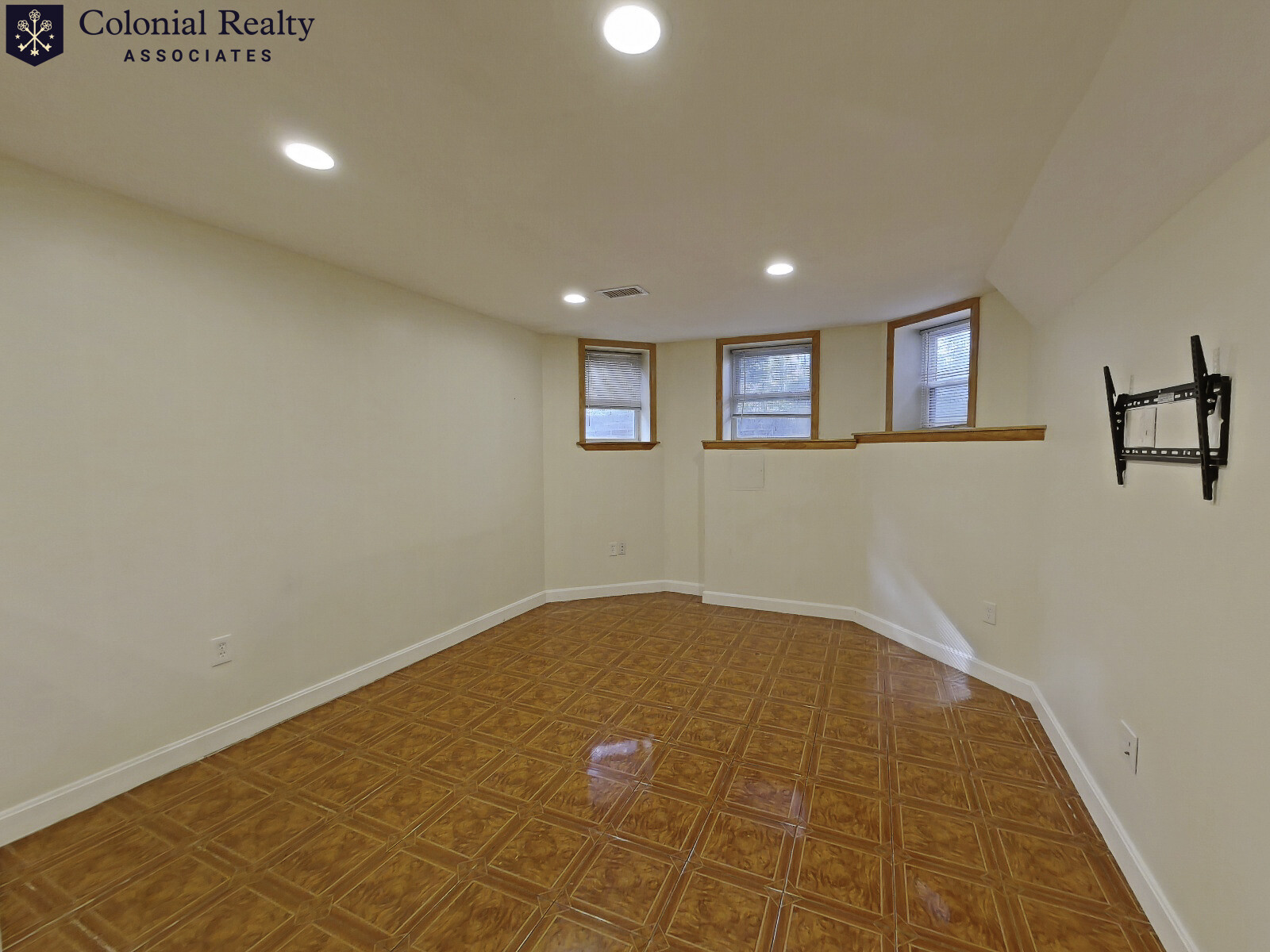 73 Thatcher St, North Brookline