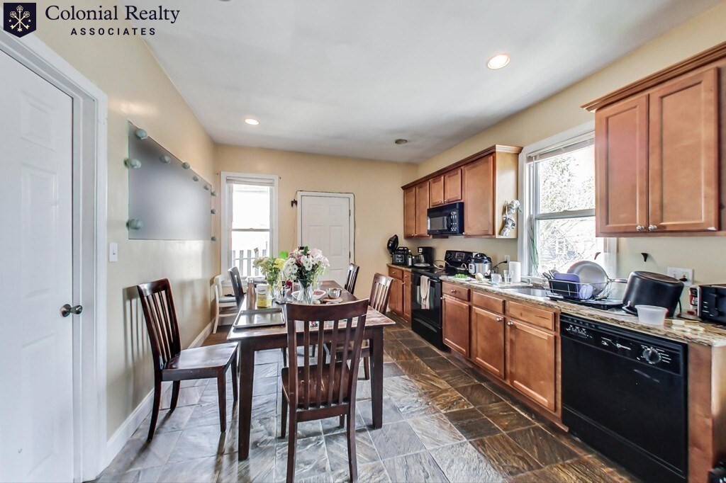 47 Hillside St, Mission Hill