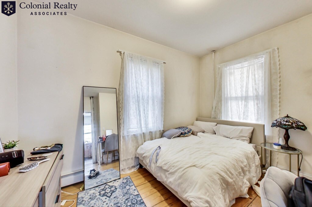 47 Hillside St, Mission Hill