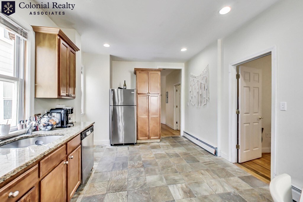 47 Hillside St, Mission Hill