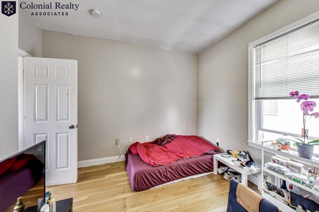 47 Hillside St, Mission Hill