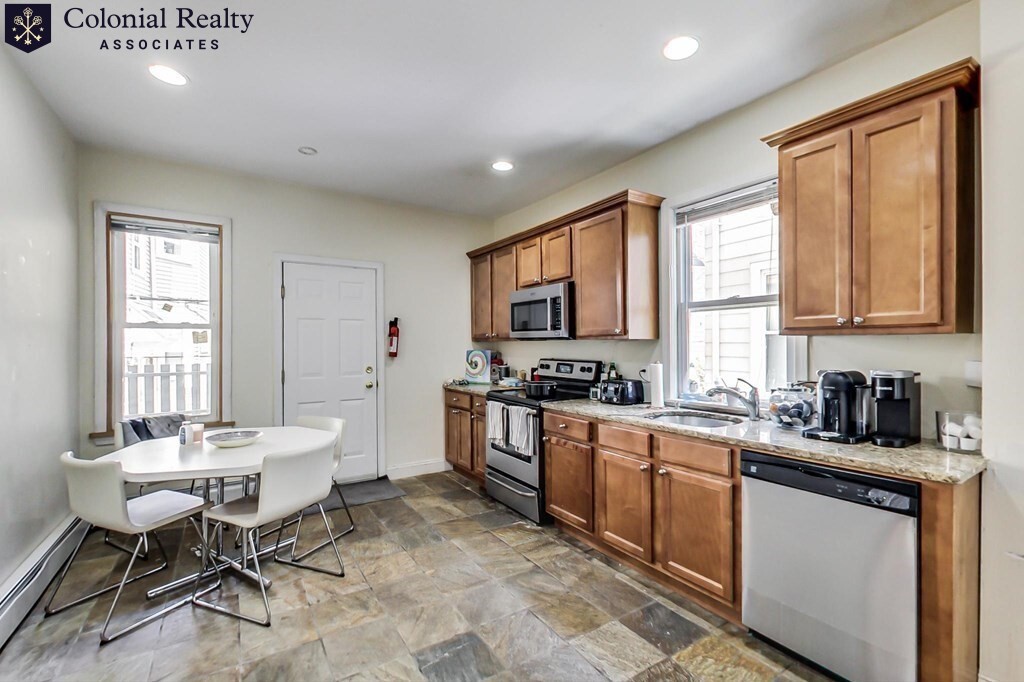 47 Hillside St, Mission Hill