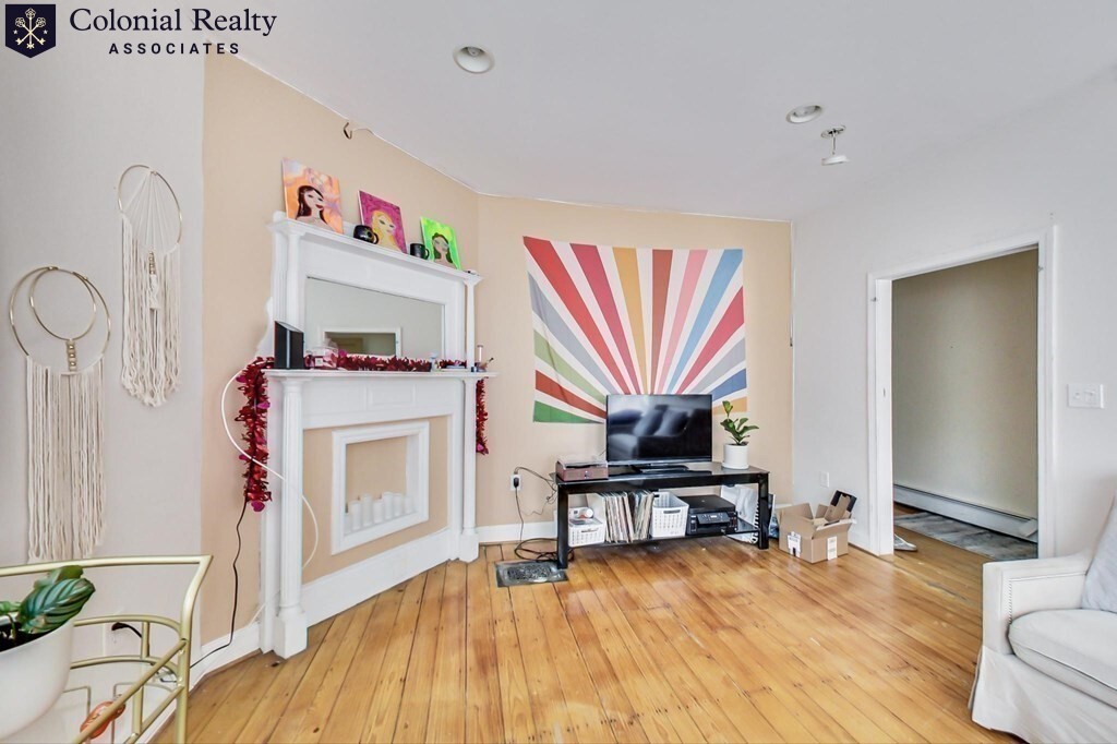 47 Hillside St, Mission Hill