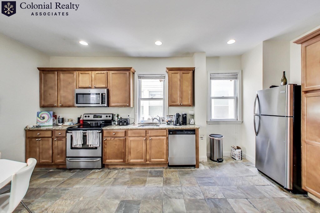 47 Hillside St, Mission Hill