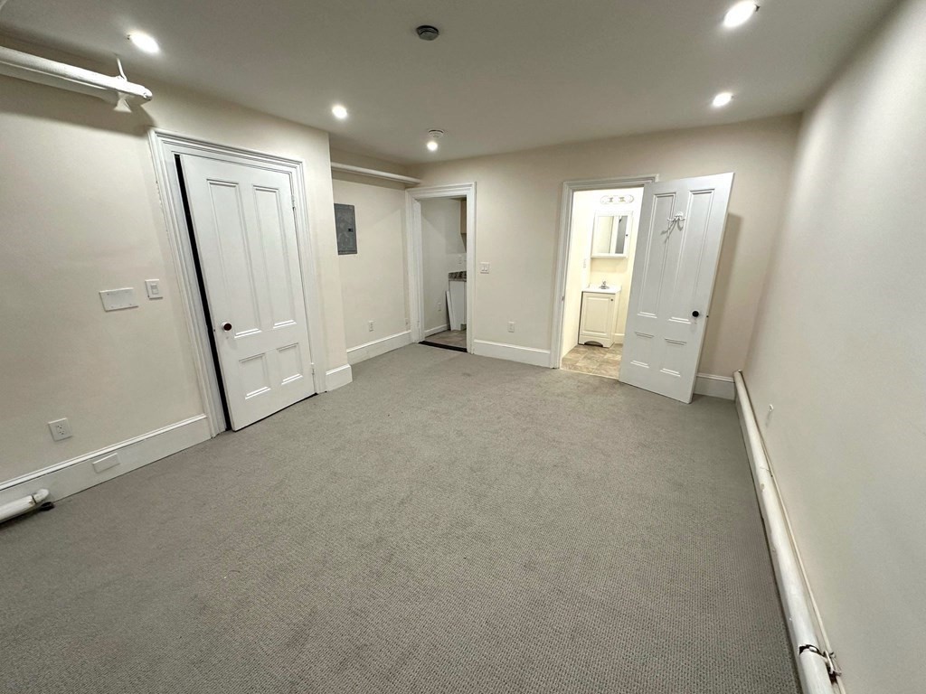 Studio bed, 1 bath apartment for rent at 107 Beacon Unit 1, Back Bay — photo 4 of 8