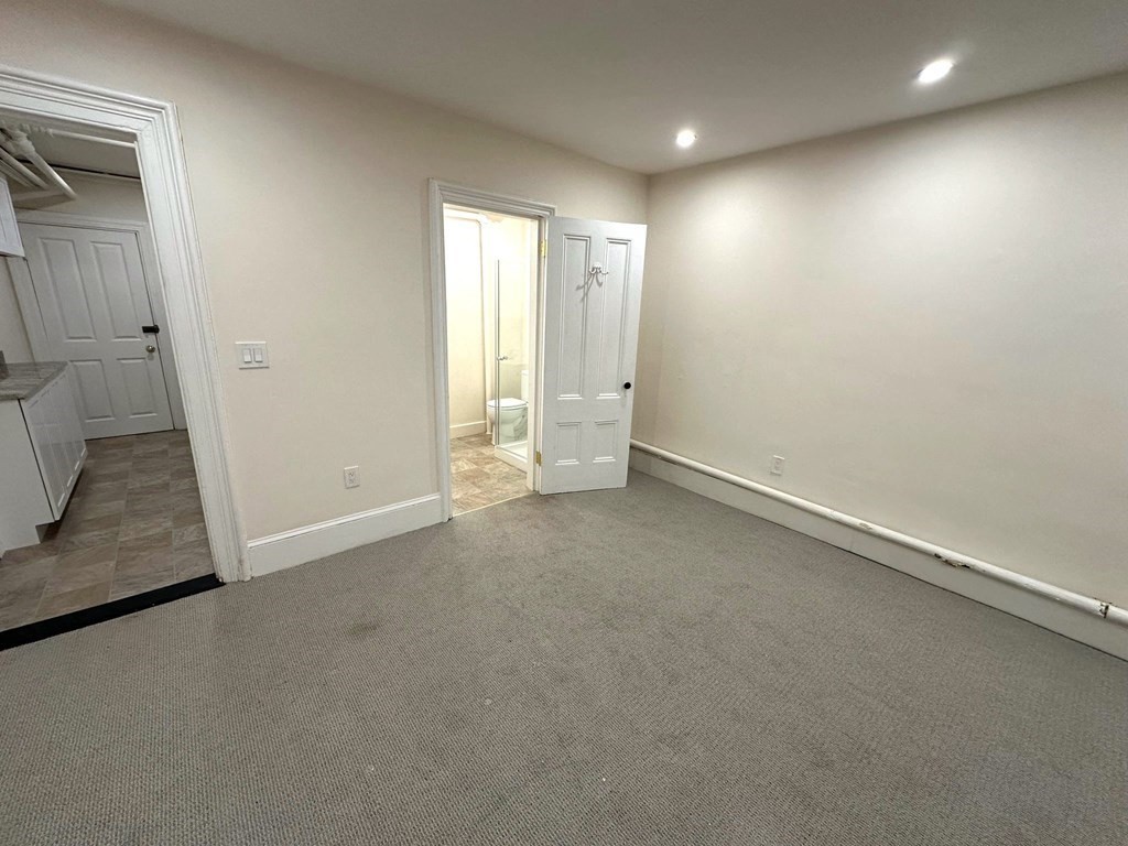 Studio bed, 1 bath apartment for rent at 107 Beacon Unit 1, Back Bay — photo 5 of 8