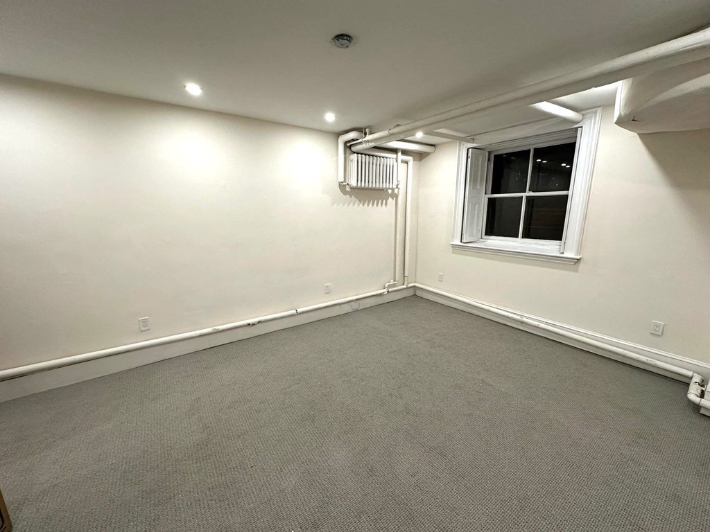 Studio bed, 1 bath apartment for rent at 107 Beacon Unit 1, Back Bay — photo 7 of 8