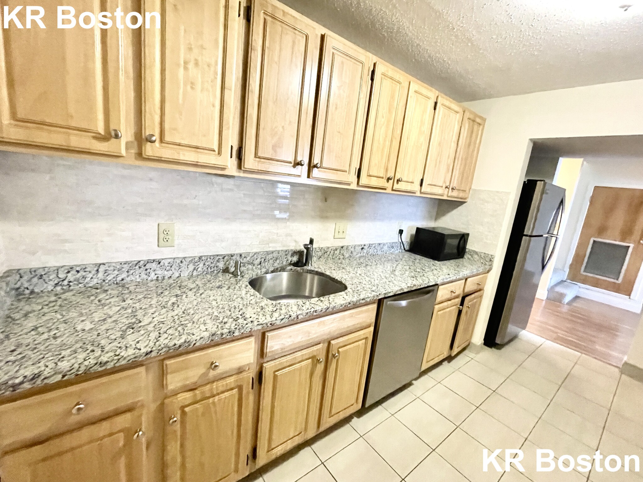 2 bed, 2 bath apartment for rent at 1079 Commonwealth Ave Unit 453, Allston — photo 2 of 3