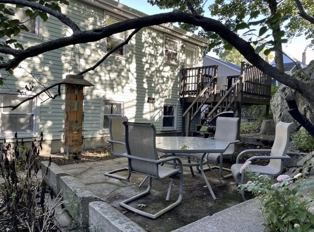 9 Grove Ter, West Roxbury