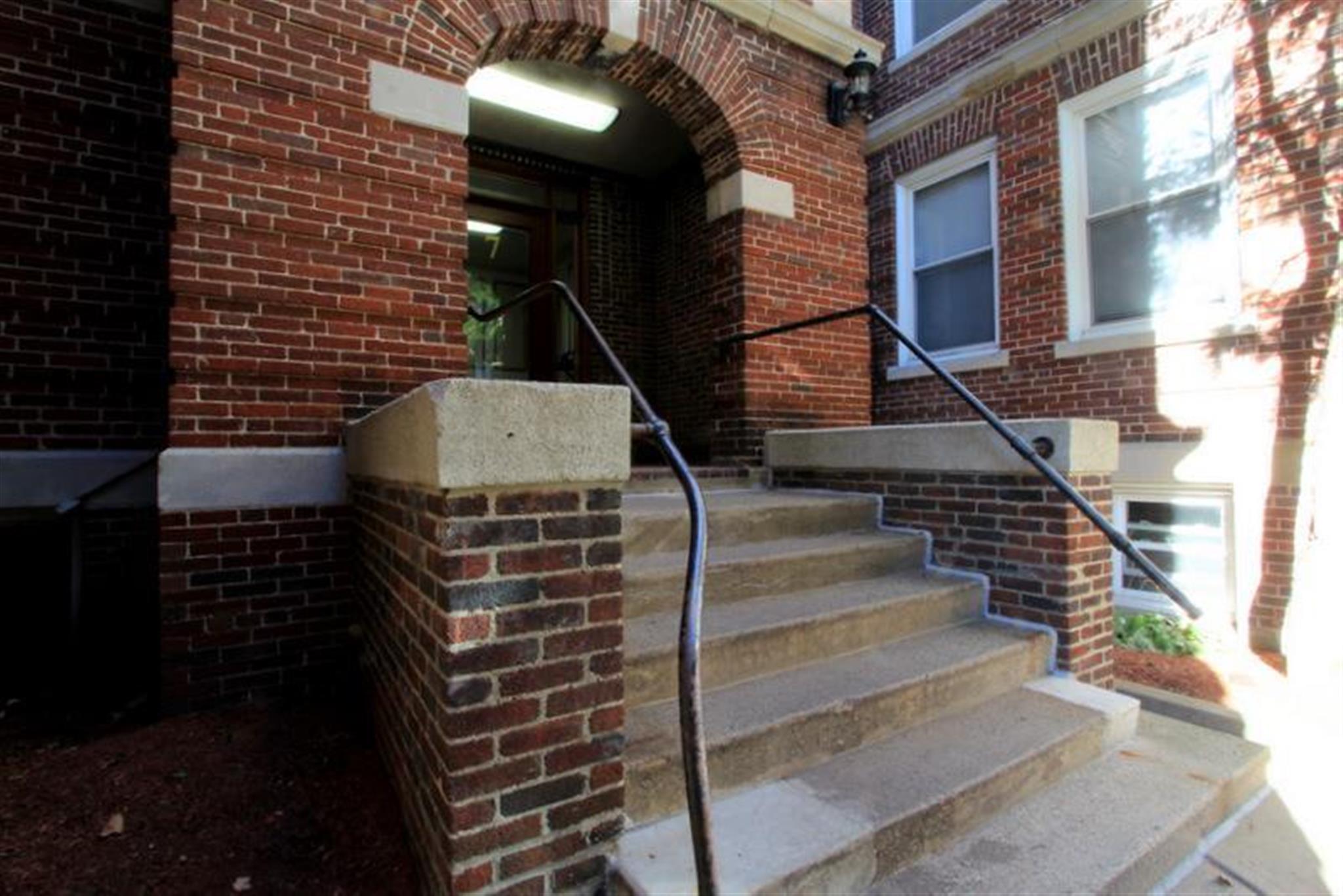 1.5 bed, 1 bath apartment for rent at 7 Craigie Cir Unit 23, Harvard Square — photo 15 of 19