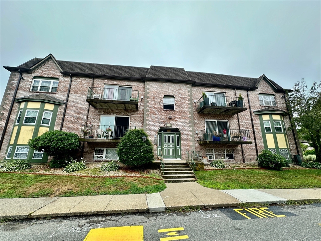 104 Oak St, Brockton