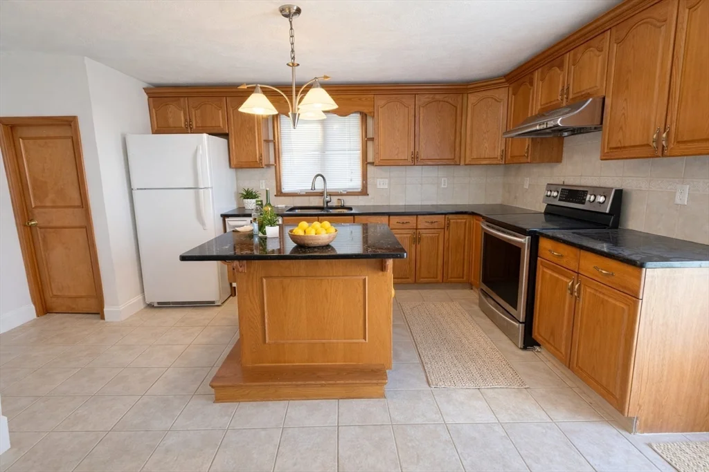 118 Colby Rd, Quincy