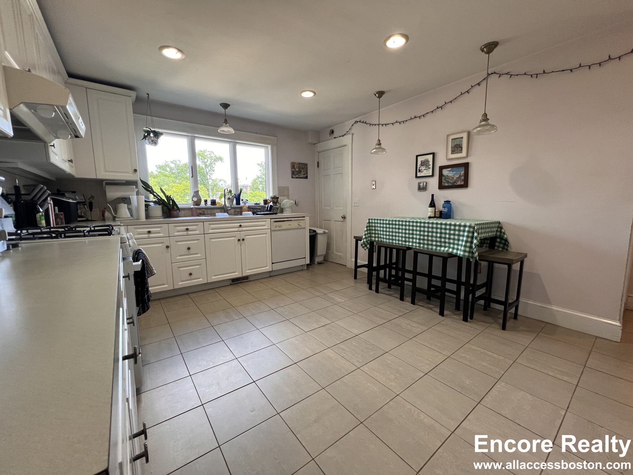 9 Kenwood St, North Brookline