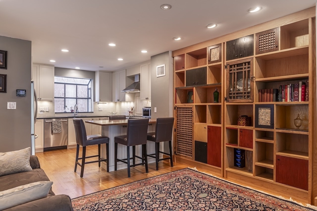 54 Trowbridge, Mid-Cambridge