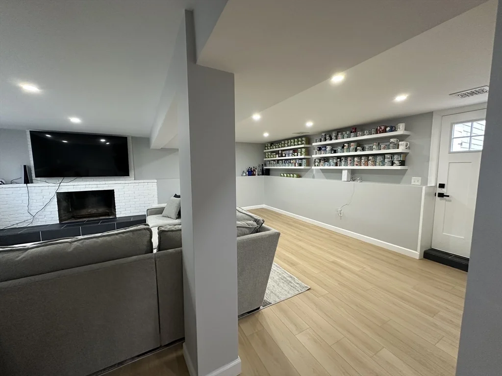 456 Parsonage St, Marshfield